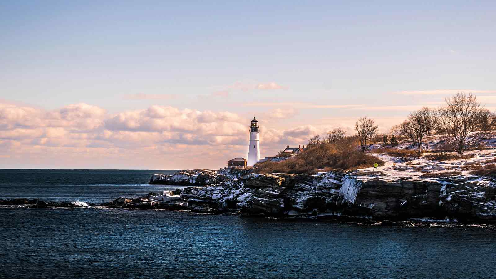 AI Title Search in Maine: 7 Reasons Human Expertise Still Wins
